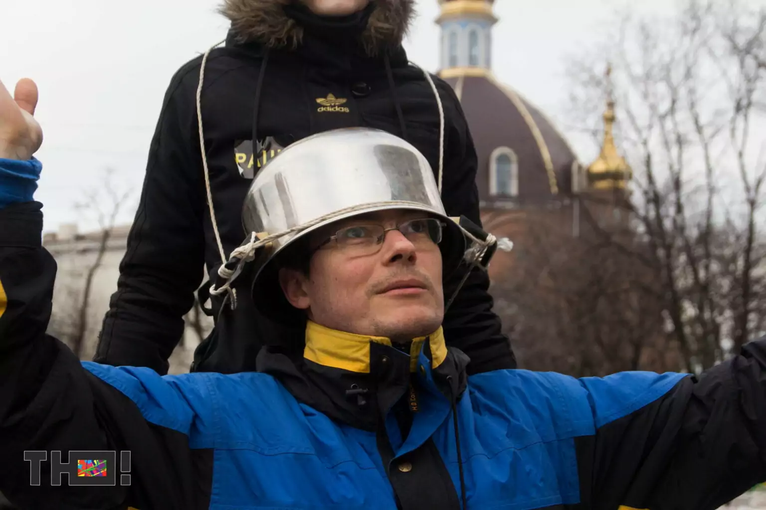 Сашко Протяг на марші "Більше, ніж дружини!" у Маріуполі. Фото Артема Березнева