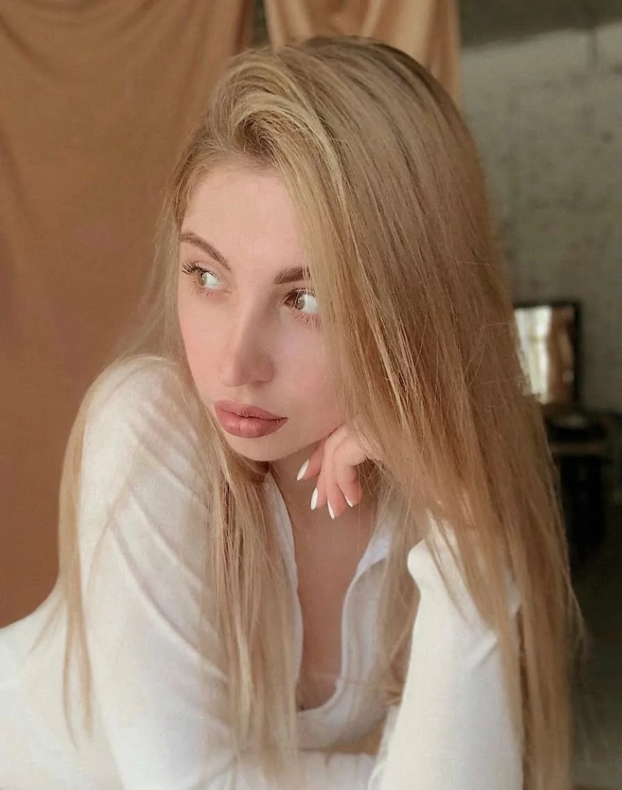 зображення до посту: «Ти можеш пити каву, а за хвилину зайдуть військові і заберуть баристу». Як і чому люди виїжджають з окупованої Херсонщини