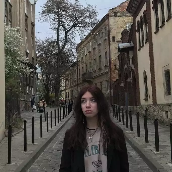 зображення до посту: «Ти можеш пити каву, а за хвилину зайдуть військові і заберуть баристу». Як і чому люди виїжджають з окупованої Херсонщини