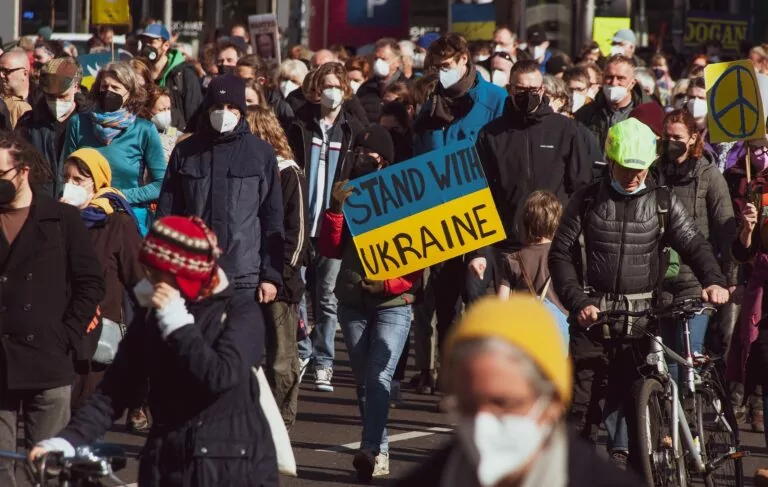 Навчання, резиденції та робота для українців від провідних організацій та університетів світу