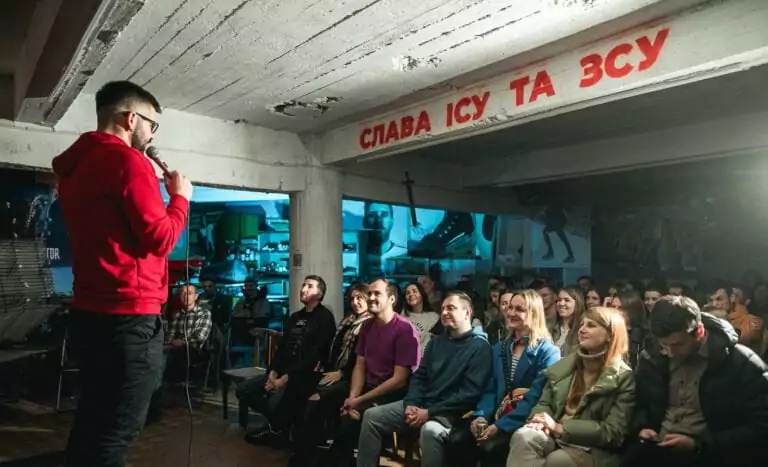 Як український стендап говорить про життя під час війни
