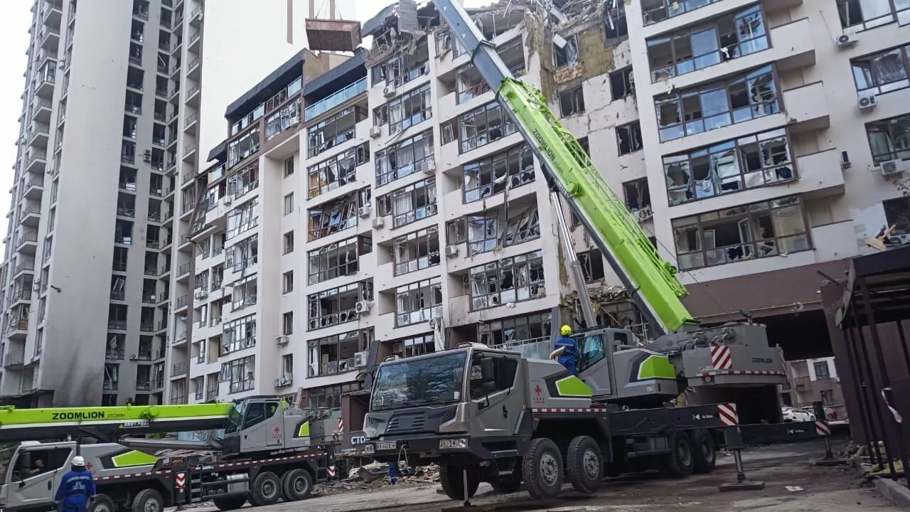 зображення до посту: Відтінки пропаганди. Як росіяни висвітлювали удар по будинку в центрі Києва 26 червня?
