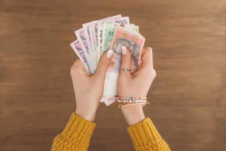 Фейк: всі українці можуть отримати 9800 гривень від “Україна24” на картку