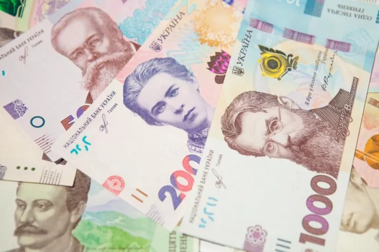 Долар перетнув психологічну позначку у 40 гривень