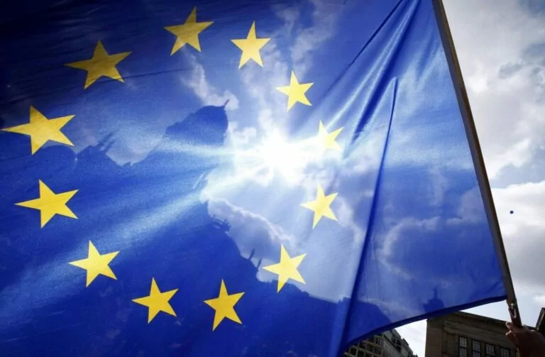 Єврокомісія обговорить заборону видачі віз росіянам