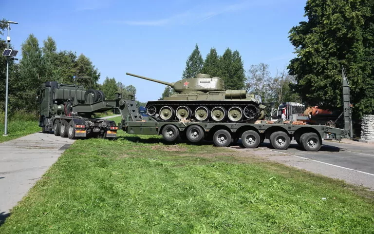Естонія декомунізувала радянський пам’ятник у Нарві