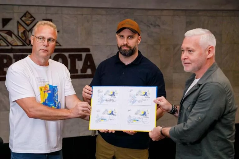У Харкові погасили марку «Вільні, Незламні, Непереможні»￼