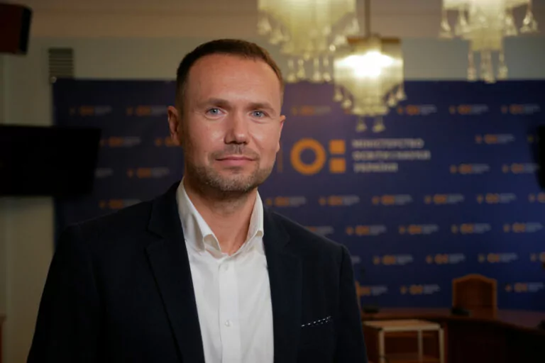 МОН пропонує розпочати навчальний рік з уроку про незламних українців