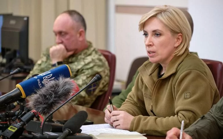 Приватбанк блокує рахунки переселенців. Що робити