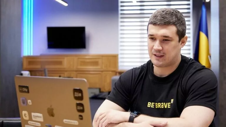 Уряд дозволить підприємцям виїжджати у закордонні відрядження