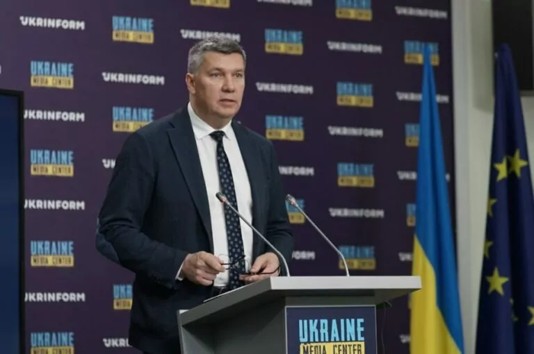 English Language May Get Special Status in Ukraine, Officials Say