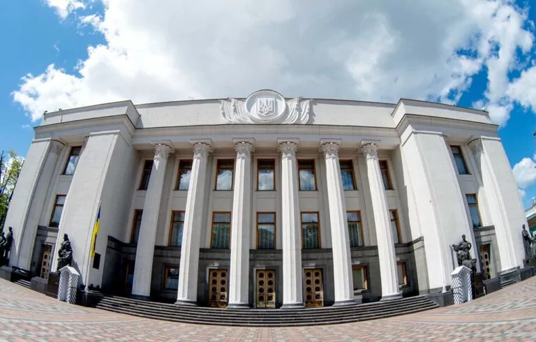 Рада продовжить дію воєнного стану в Україні