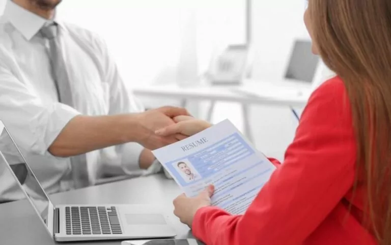 Кожен третій українець втратив роботу: ринок праці під час війни 