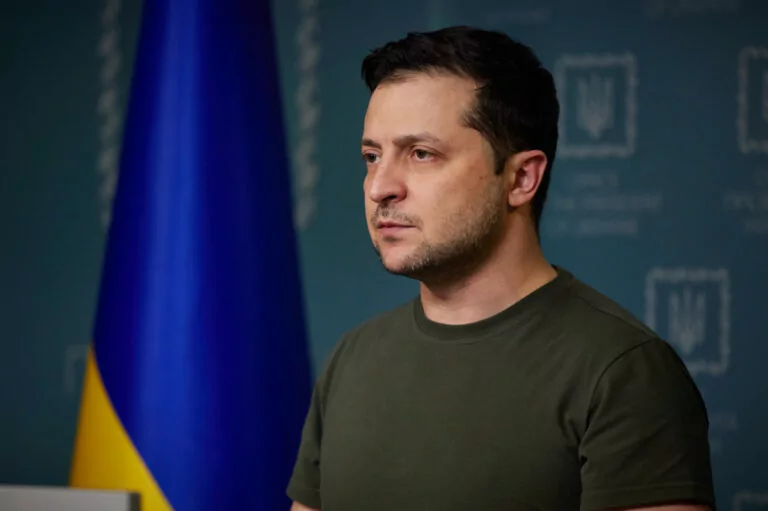 Президент відреагував на петицію щодо виїзду чоловіків за кордон