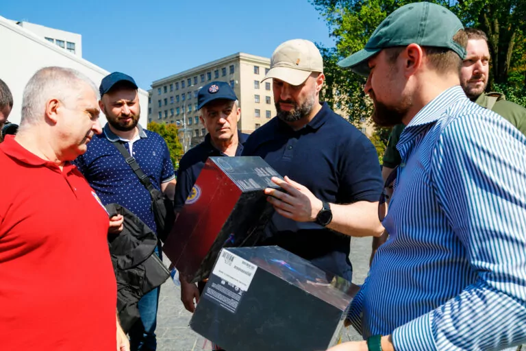 ІТ-спільнота Харкова передала обласній лікарні AR-окуляри для проведення складних операцій