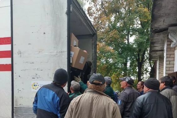 Вперше до Пісків-Радьківських доставили гуманітарну допомогу