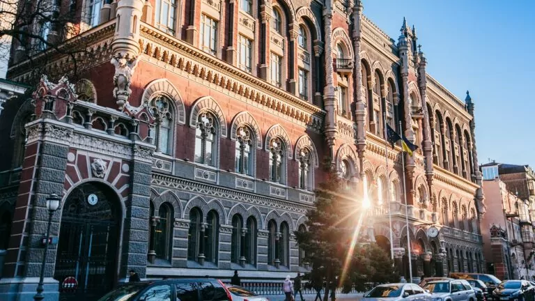 Нацбанк заборонив бізнесу купувати валюту, якщо не використана наявна