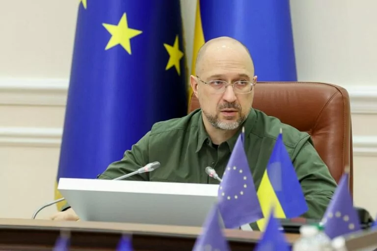 Ukraine’s Prime Minister Convinces EU to Ban Russian Citizens