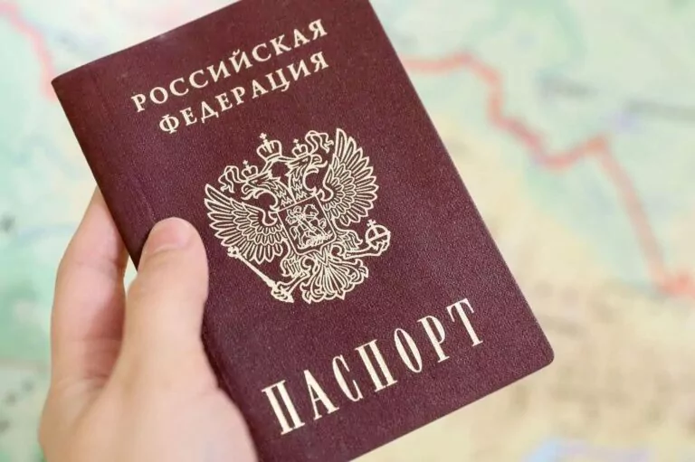 Держслужбовців притягуватимуть до відповідальності за російську паспортизацію