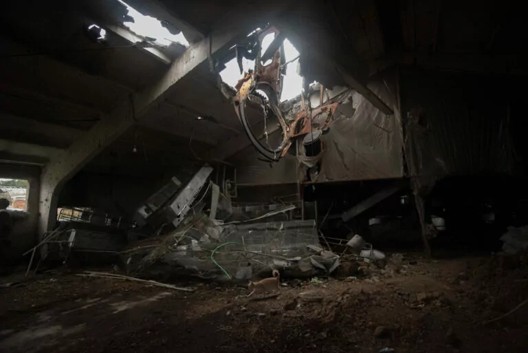 Liberated Kozacha Lopan: Russian tricolors on fences and abandoned ammunition – Photo