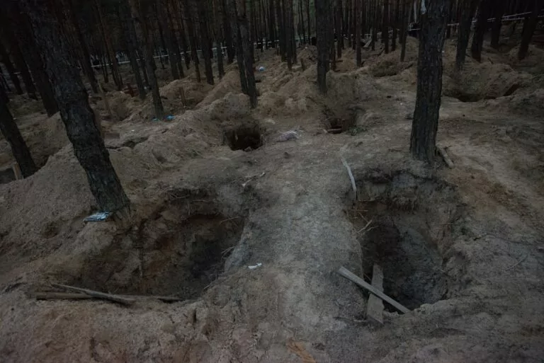 Ізюм після звільнення: катівні, знущання та розбомблені будівлі
