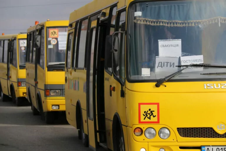 Захід України готовий прийняти 10 тисяч переселенців з деокупованої Харківщини