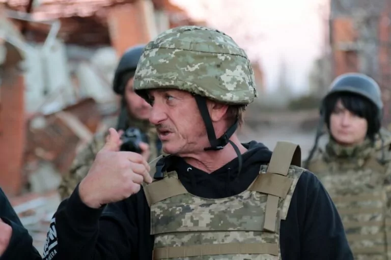 На Берлінале презентують фільм Шона Пенна про Україну