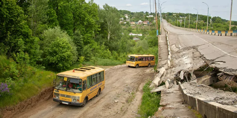 До Рівненщини відправили дітей, евакуйованих із Куп’янської громади