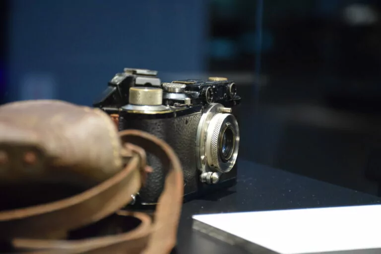 У Києві відкрилася виставка «Leica, що бачила Голодомор» — фото