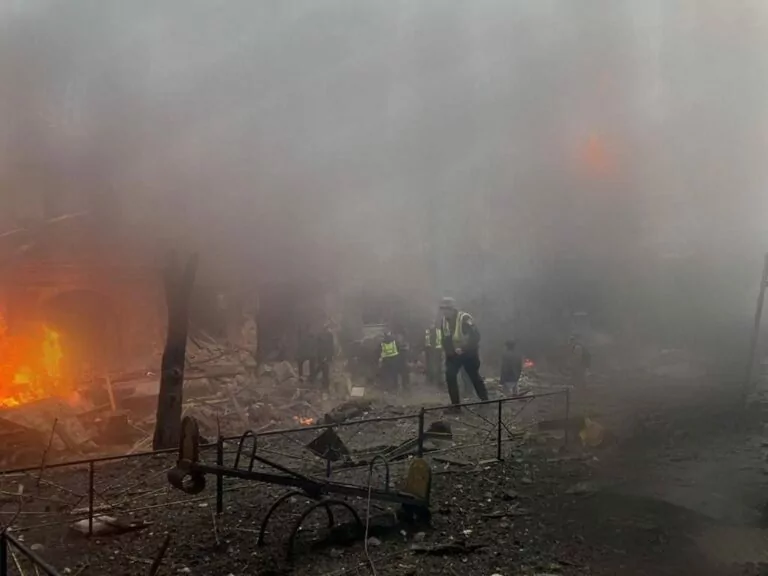 Масовані обстріли України 23 листопада: метро та трамвай у Києві збільшать інтервали