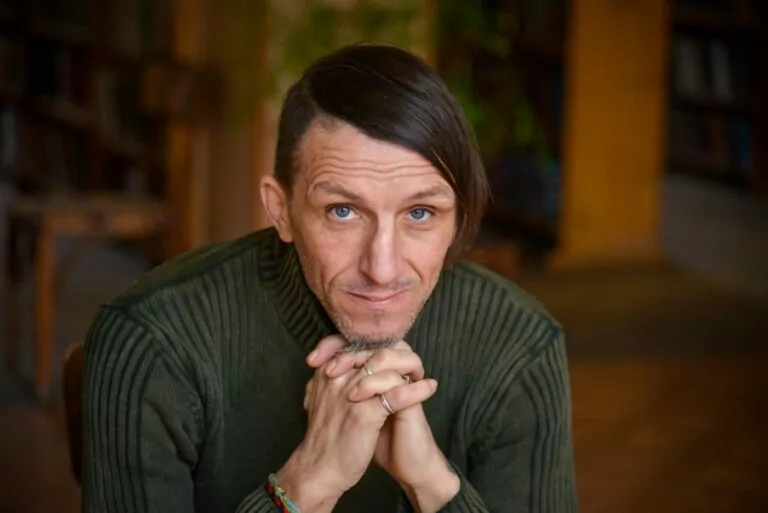В Ізюмі ідентифікували тіло вбитого під окупацією поета Володимира Вакуленка