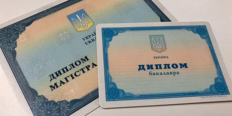 МОН заблокувало видачу дипломів понад 450 студентів: що сталося