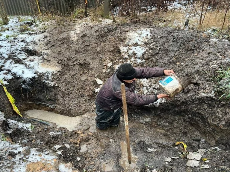 У Старому Салтові відновлюють мережі газопроводів
