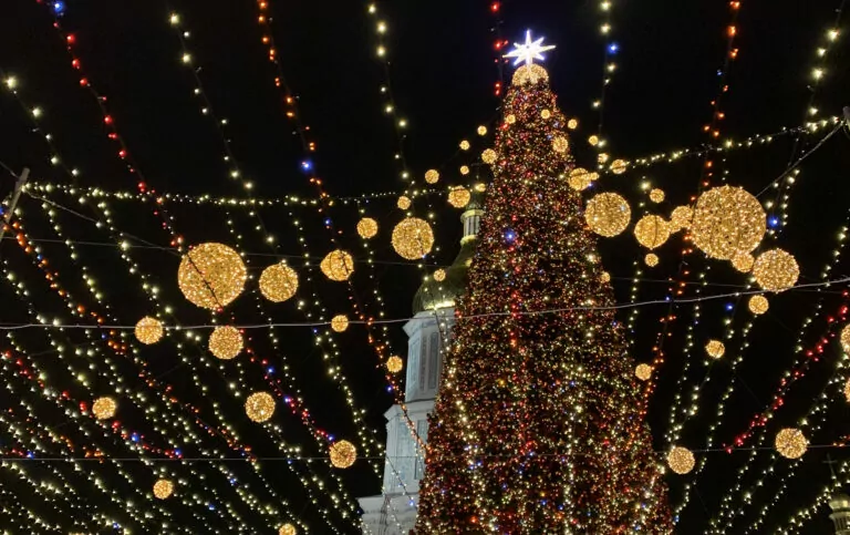 У Києві встановлять символічну ялинку незламності