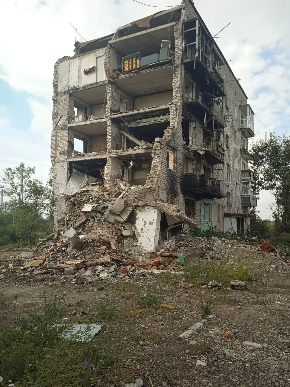 зображення до посту: “№199 is my Brother.” Volodymyr still can’t Bury Relatives Found in Izium Forest