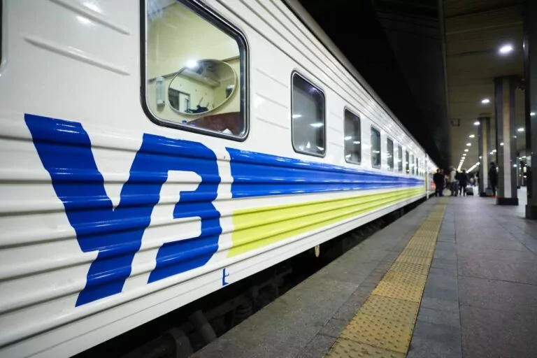 Через аварію на залізниці низка поїздів з Харкова затримується
