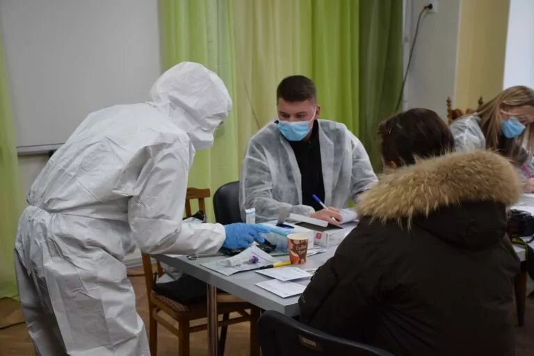 The Independent випустив фільм про мобільні ДНК-лабораторії в Україні