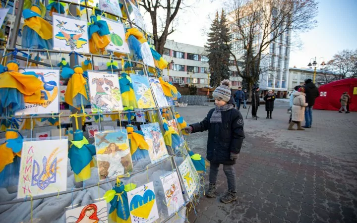 зображення до посту: Ялинки України 2023: з ними чи без них