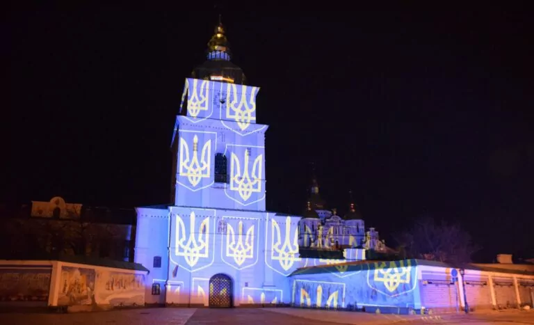 Швейцарський митець підсвітив київські пам’ятки вперше з початку війни — фото