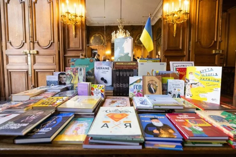 Українську поличку у Франції поповнили новими книжками