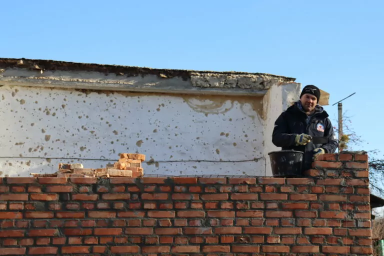 На Харківщині поновлюють світло та будинки