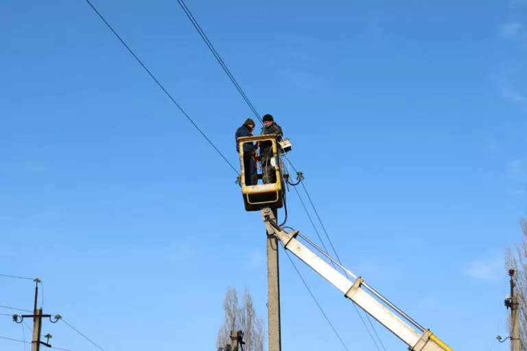 До Золочівської громади повернули світло