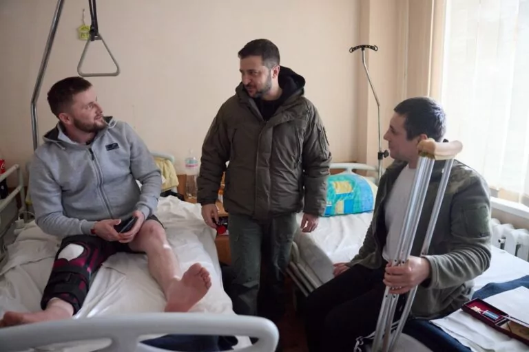 Zelenskyy Awarded Medics and Wounded Soldiers in Kharkiv Oblast