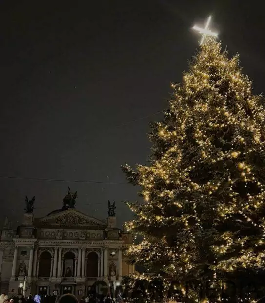 зображення до посту: Ялинки України 2023: з ними чи без них