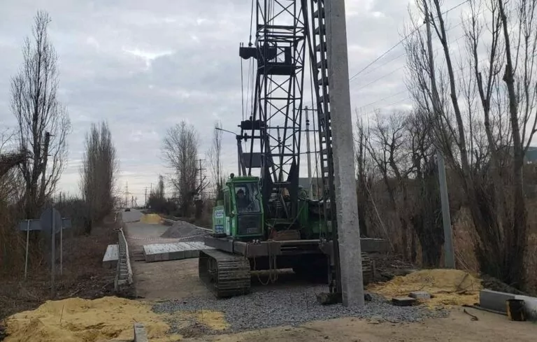У Вільхівці відновлюють міст, який зруйнували окупанти — фото