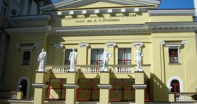 У Харкові діячі культури звернулися до Зеленського щодо перейменування театру Пушкіна
