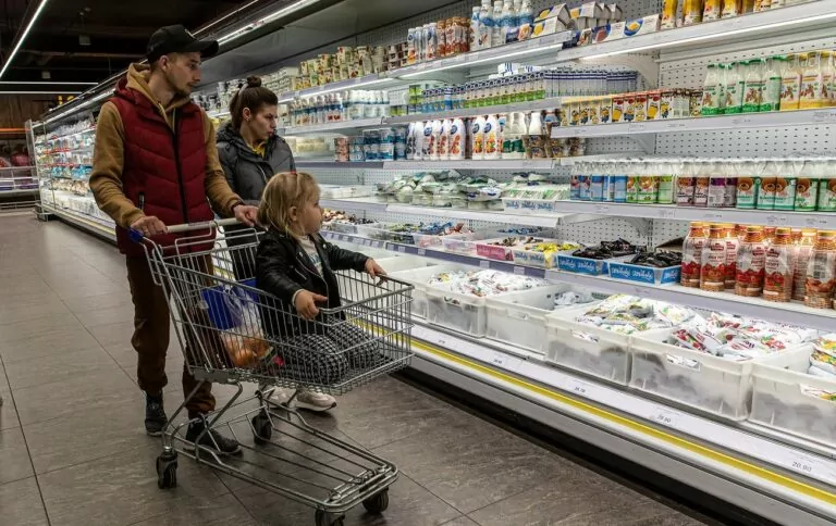 Як війна змінила споживчу поведінку українців у 2022: підтримка українського, ще більша раціоналізація покупок