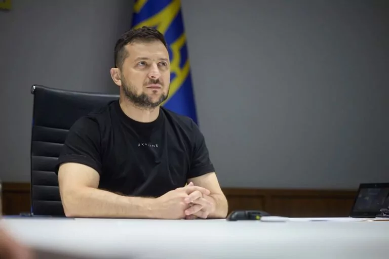 Переважна більшість українців вірить, що влада не піде на компроміси з РФ