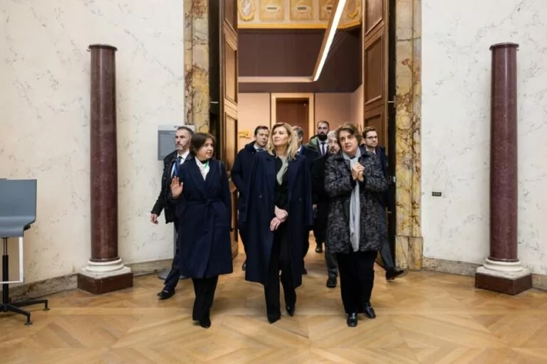A Ukrainian-language Audio Guide to Appear in the Louvre