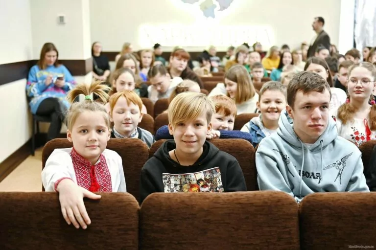 У МОН пояснили, коли відбудеться перехід на 12-річну систему в школах